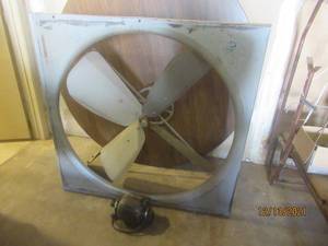 lot 108 image: SIDEWALL PROPELLER EXHAUST FAN WITH MOTOR (MOTOR TESTED AND WORKS)