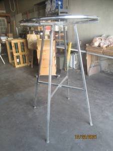 lot 146 image: CLOTHING RACK