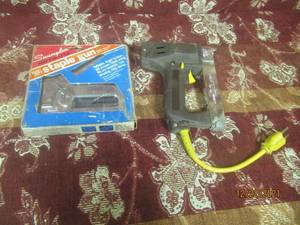 lot 163 image: 2 HEVAY DUTY STAPLE GUNS