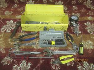 lot 168 image: TOOLBOX WITH CONTENTS
