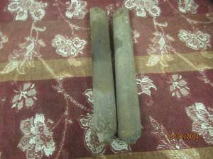 lot 178 image: 2 VINTAGE CAST IRON WINDOW WEIGHTS 8LB EACH