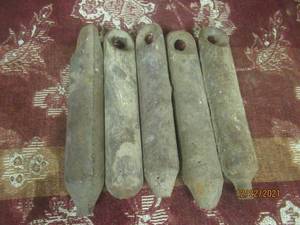 lot 180 image: 5 VINTAGE CAST IRON WINDOW WEIGHTS  3LBS