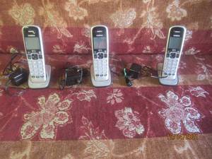 lot 262 image: CORDLESS LANDLINE PHONE 3 TOTAL WITH CHARGING BASES