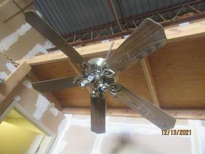 lot 113 image: HAMPTON BAY CEILING FAN WOODEN FAN BLADES