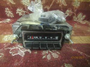 lot 181 image: VINTAGE CAR RADIO DELCO GM PART NO 16002110