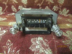 lot 183 image: VINTAGE CAR RADIO A-R-A MODEL 60703315-FO