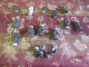 lot 191 image: 12 VINTAGE BAKELITE LEVITON ELECTRICAL EXTENDER LIGHT BULB EXTENSION 6 LIGHT SOCKET PLUG ADAPTERS