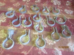 lot 194 image: 16 FENCE TENSION BANDS FOR CHAIN LINK FENCE