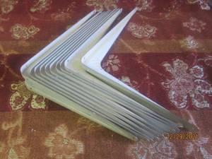 lot 195 image: 10 SHELVING MOUNTING BRACKETS