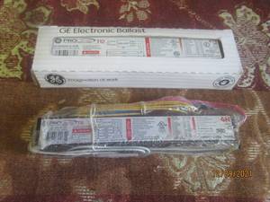 lot 208 image: 2 ELECTRONIC BALLAST
