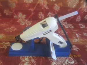 lot 209 image: SUREBONDER CL-800F CORDLESS GLUE GUN