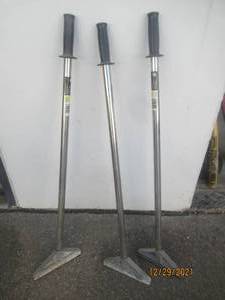 lot 224 image: 3 ADJUSTABLE RAZOR FLOOR SCRAPERS 62909