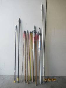 lot 228 image: 14 THREADED MOPBROOM POLES AND EXTENDERS