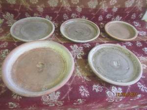 lot 283 image: 5 FLOWER POT BASES