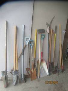 lot 291 image: 16 ASSORTED YARD TOOLS