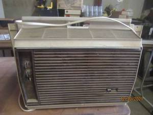 lot 293 image: PORTA COOL HOT POINT WINDOW AC UNIT TESTED AND WORKS