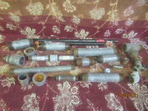 lot 307 image: ASSORTED SIZE STEEL PIPES THREADED ON BOTH ENDS