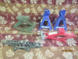 lot 313 image: CAR JACKS AND JACK STANDS (ALL INCOMPLETE)