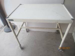 lot 314 image: ROLLING TABLE ON CASTERS
