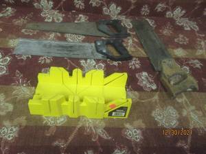 lot 320 image: MITER BOX WITH 3 SAWS