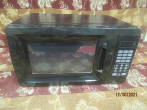 lot 336 image: MICROWAVE EM720CGA-B WORKS