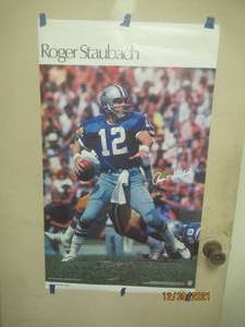 lot 341 image: VINTAGE ROGER STAUBACH POSTER 35X21 WITH SIGNITURE