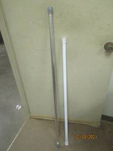 lot 348 image: 2 SHOWER RODS