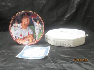 lot 350 image: MARK MCGWIRE 50-50-50 GAME COLLECTORS PLATE #2079A WITH SIGNITURE  C.O.A