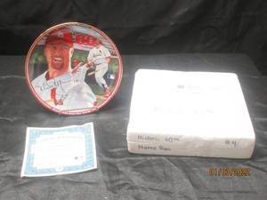 lot 351 image: MARK MCGWIRE HISTORIC 60TH HOME RUN COLLECTORS PLATE #2484A WITH SIGNITURE AND C.O.A