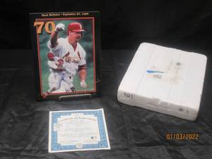 lot 356 image: MARK MCGWIRE 70 COLLECTORS PLATE #4838A WITH SIGNITURE AND C.O.A