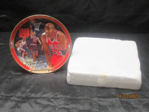lot 364 image: MICHEAL JORDAN MOST VALUABLE PLAYER 2ND ISSUE IN THE SERIES RETURN TO GREATNESS PLATE #3529B WITH SIGNITURE
