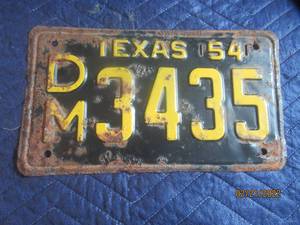 lot 15 image: VINTAGE TEXAS 1954 LICENSE PLATE