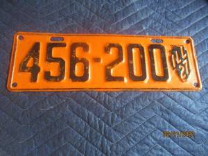lot 19 image: VINTAGE ILLINOIS 1927 LICENSE PLATE