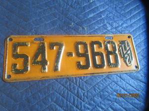 lot 27 image: VINTAGE ILLINOIS 1927 LICENSE PLATE