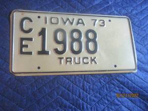 lot 29 image: VINTAGE IOWA 1973 LICENSE PLATE