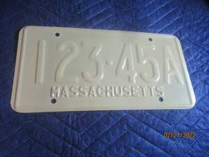 lot 43 image: VINTAGE MASSACHUSETTS LICENSE PLATE