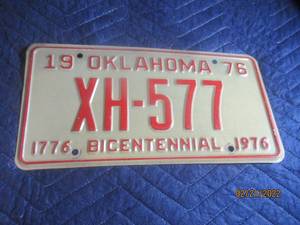 lot 49 image: VINTAGE OKLAHOMA 1976 LICENSE PLATE
