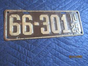 lot 51 image: VINTAGE ILLINOIS 1925 LICENSE PLATE