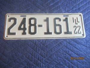lot 60 image: VINTAGE ILLINOIS 1922 LICENSE PLATE