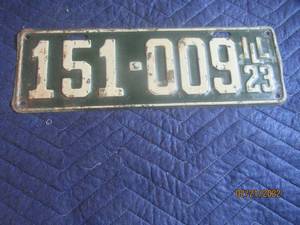 lot 64 image: VINTAGE ILLINOIS 1923 LICENSE PLATE