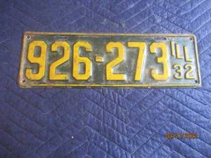 lot 65 image: VINTAGE ILLINOIS 1932 LICENSE PLATE