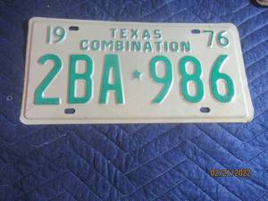 lot 69 image: VINTAGE TEXAS 1976 LICENSE PLATE