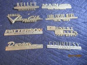 lot 79 image: VINTAGE METAL DEALERSHIP EMBLEM BADGES  LOT OF 8.
