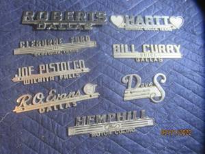 lot 89 image: VINTAGE METAL DEALERSHIP EMBLEM BADGES  LOT OF 8.