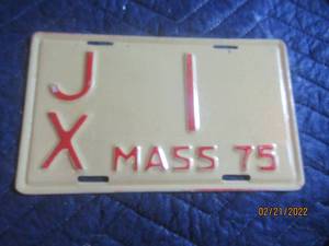 lot 100 image: VINTAGE MASSACHUSETTS 1975 MOTORCYCLE LICENSE PLATE