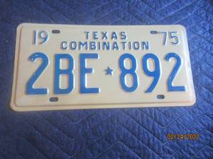 lot 128 image: VINTAGE 1975 TEXAS COMBINATION LICENSE PLATE