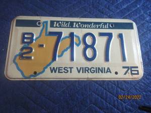 lot 136 image: VINTAGE 1976 WEST VIRGINIA LICENSE PLATE