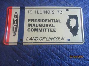 lot 137 image: VINTAGE 1973 ILLINOIS PRESIDENTIAL INAUGURAL COMMITTEE LICENSE PLATE