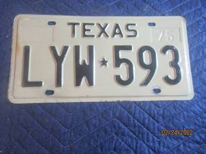 lot 138 image: VINTAGE 1975 TEXAS LICENSE PLATE
