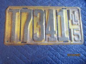 lot 142 image: VINTAGE 1915 ILLINOIS LICENSE PLATE